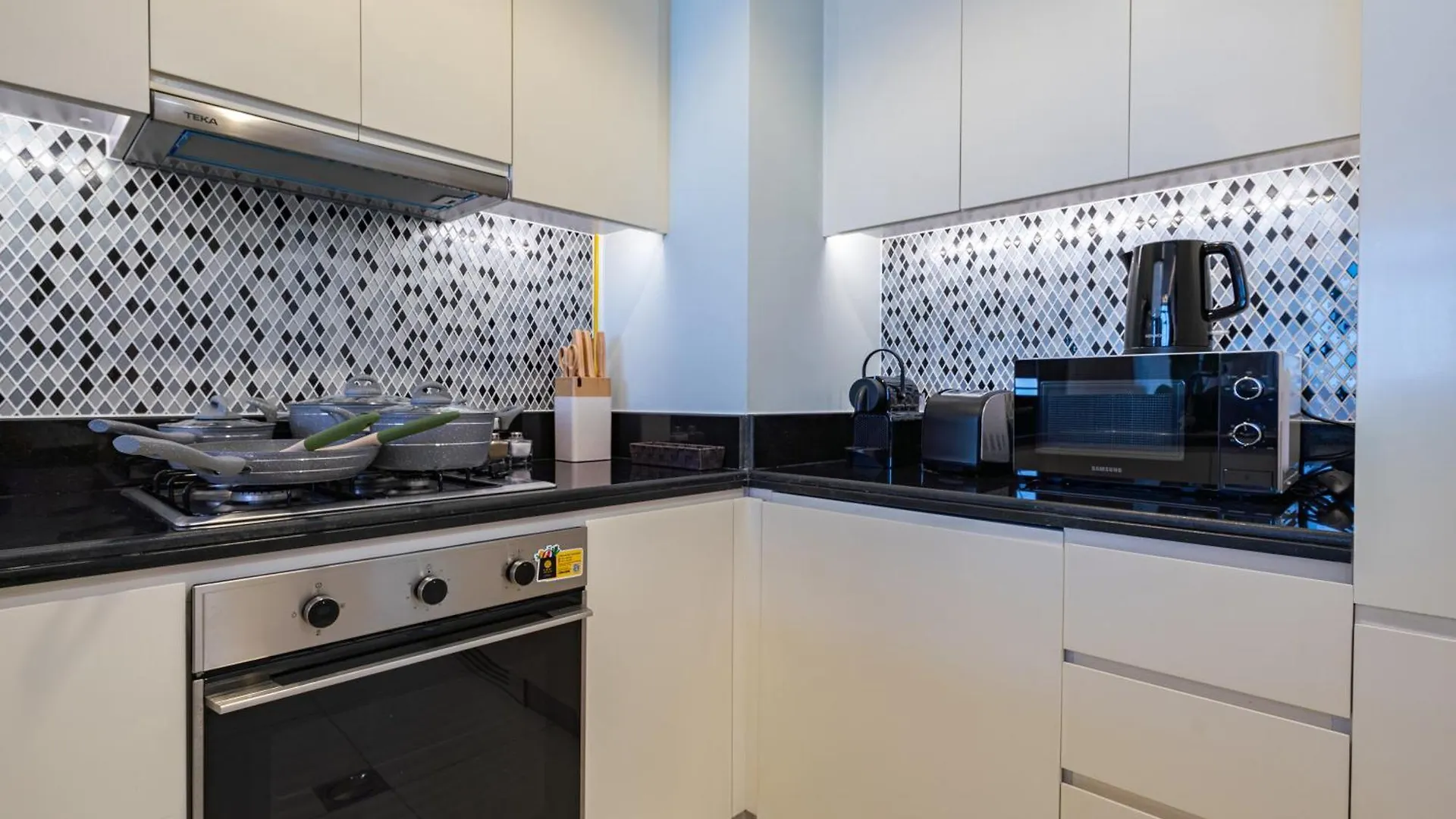 3 Bedroom - Pool Access - 7 Mins To Dubai Mall - Sun Set View 아랍에미리트