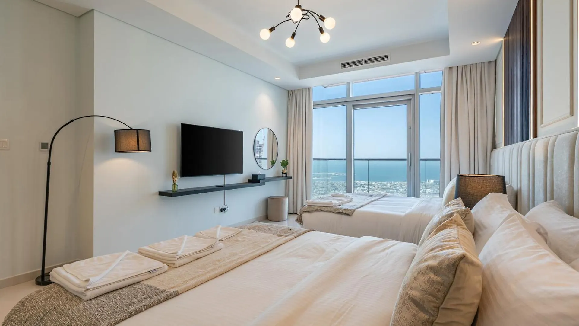 3 Bedroom - Pool Access - 7 Mins To Dubai Mall - Sun Set View