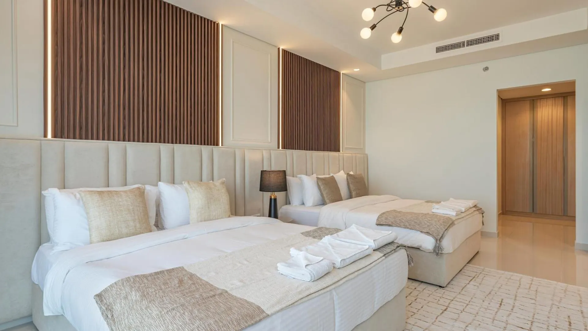 3 Bedroom - Pool Access - 7 Mins To Dubai Mall - Sun Set View 0*,  아랍에미리트