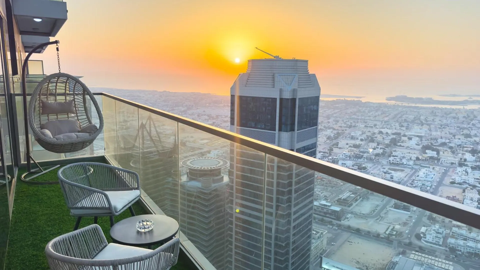 3 Bedroom - Pool Access - 7 Mins To Dubai Mall - Sun Set View 0*,  아랍에미리트