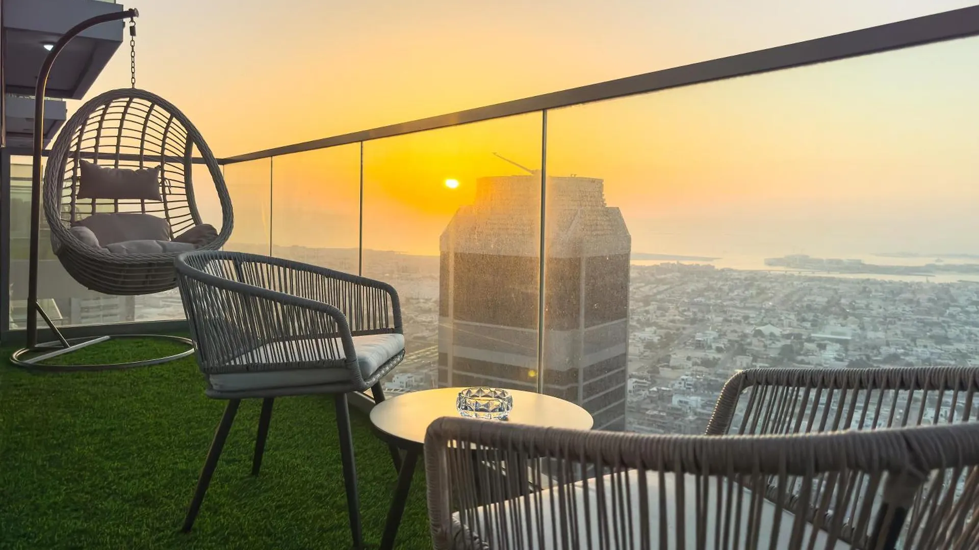 3 Bedroom - Pool Access - 7 Mins To Dubai Mall - Sun Set View 아파트